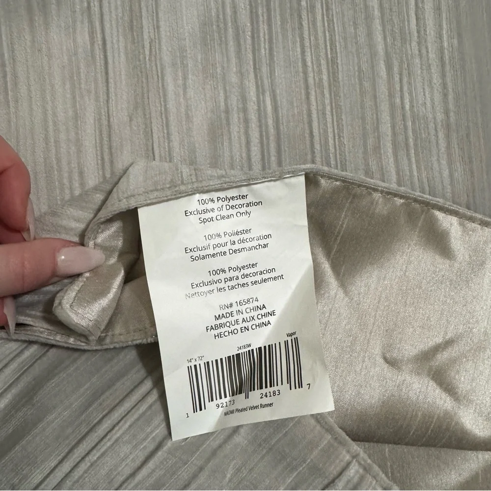mDesign 14 in x 72 in Table Runner Gray Velour Stripe NWT